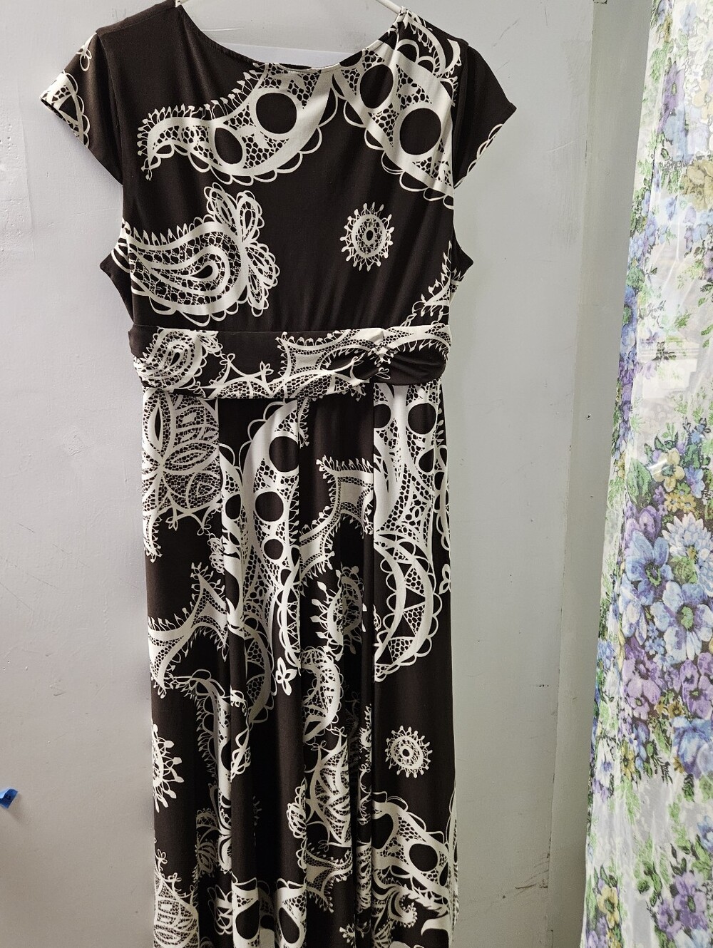 Jones Wear Black & White Paisley-Print Midi Dress